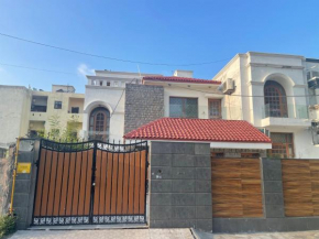 Spacious 5 Bedroom Park Facing House